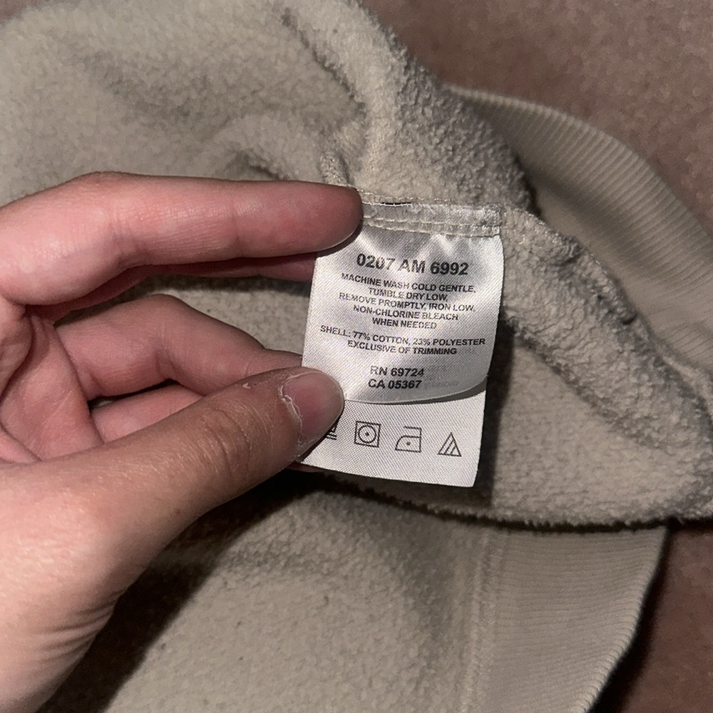 Columbia Cream Colored Men’s Crewneck Pullover Sweatshirt - Picture 6 of 7